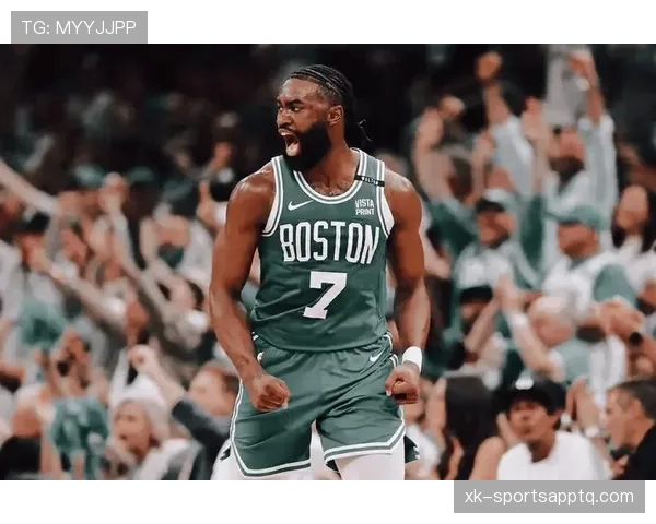 杰伦·布朗无球跑动制造错位，高效输出改变凯尔特人进攻结构