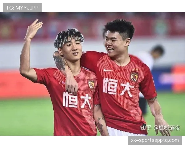 韦世豪私下喝的水都带金箔?